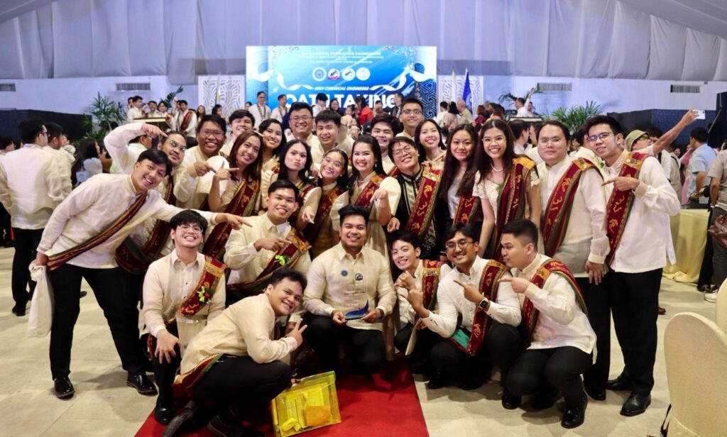 Assoc. Prof. Jerico Z. Alcantara with the newly minted chemical engineers and graduates of UPLB